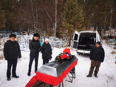 30 ноября на уч. Мольта Харайгунского муниципального образования прошло прощание с Сергеем Коробченко, погибшим в ходе исполнения боевой задачи в зоне специальной военной операции на Украине.