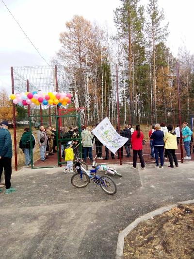 13 октября произошло ещё одно очень важное событие в мкр. Саянская деревня - состоялось торжественное открытие плоскостной многофункциональной спортивной площадки.